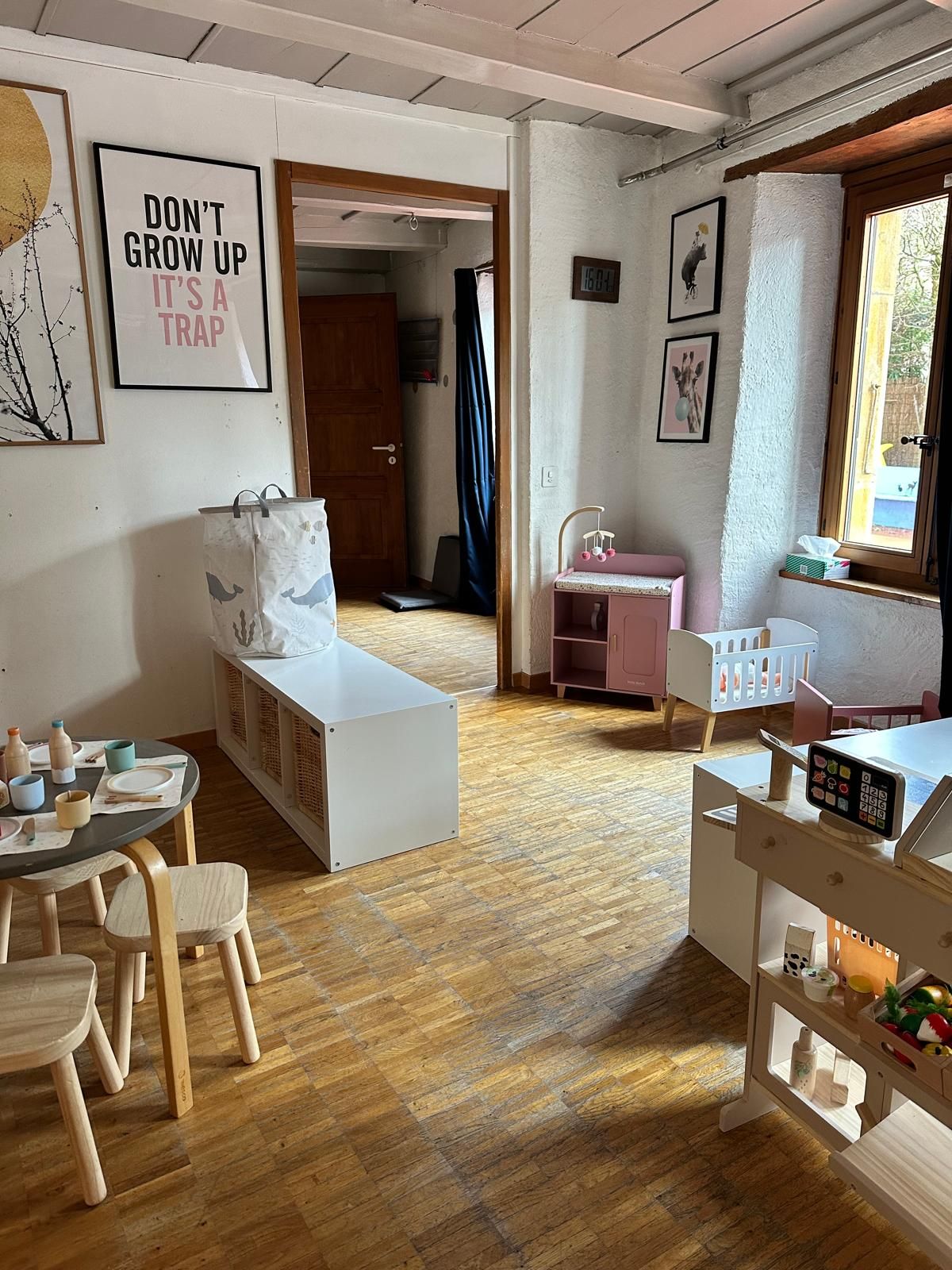 Salle à manger des Tout'grands à la crèche de Bevaix