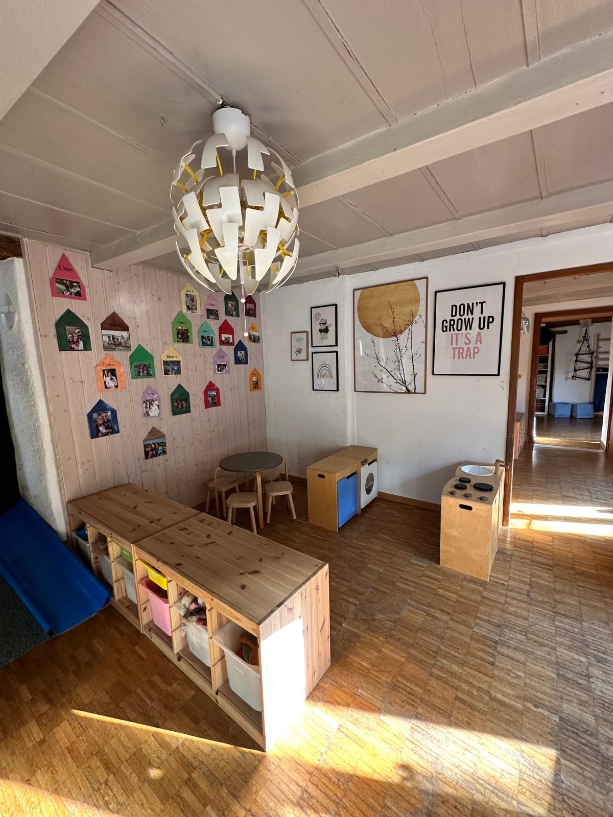 Salle à manger des Tout'grands à la crèche de Bevaix